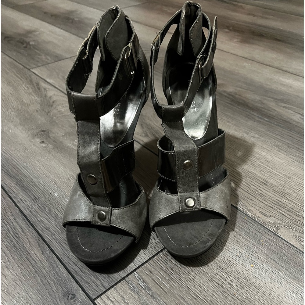 Nine West gray & pewter heeled sandals size 8.5 super cute, great condition